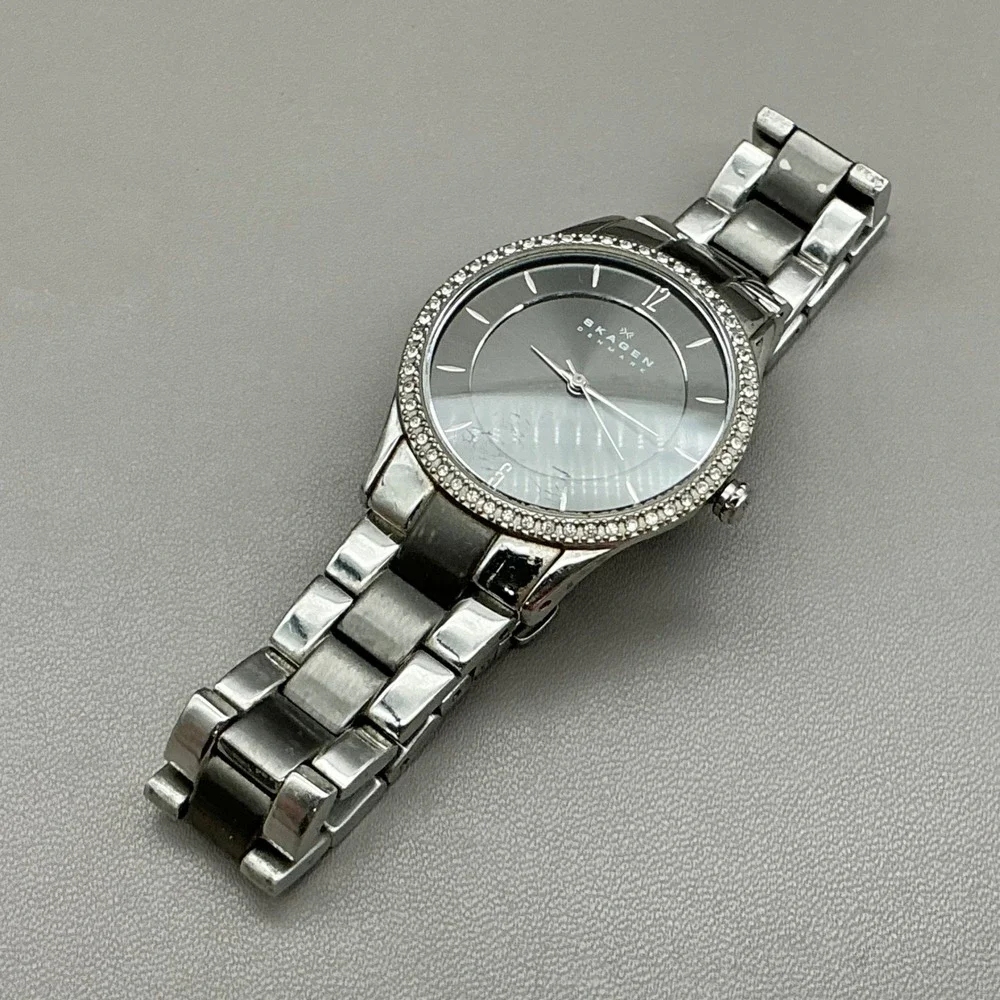 Skagen Watch Women's Silver Tone Black Dial Crystal Bezel 32mm NEW BATTERY 6.75